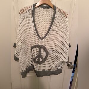 POL White and Gray V-Neck Sweater with Peace Symbol